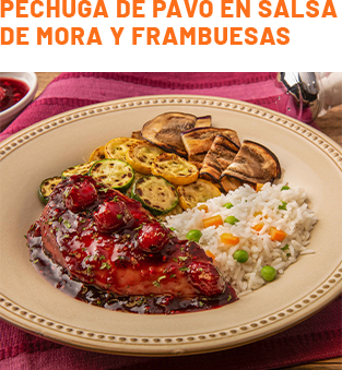 Pechuga de pavo en salsa de mora y frambuesas